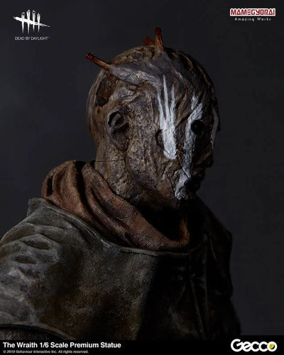 Dead by Daylight - The Wraith - Premium Statue Series No.01 - 1/6 (Gecco, Mamegyorai)ㅤ – Gecco – ActionFigureBrasil — com base expositora