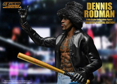 Dennis Rodman 1/6 Collectible Figure - Bag Boy Special Editionㅤ – Storm Collectibles – ActionFigureBrasil — com base expositora