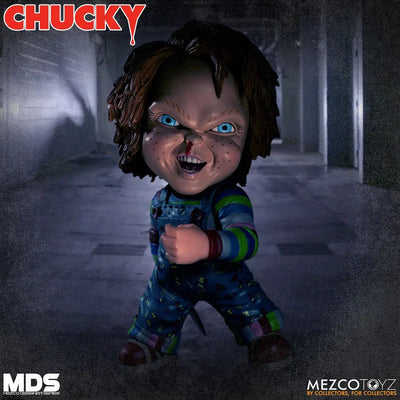 Designer's Series / Child Play: Chucky Deluxe 6 Inch Action Figure(Provisional Pre-order)ㅤ – Mezco – ActionFigureBrasil — com base expositora