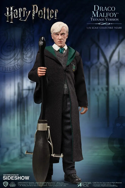 Draco Malfoy (Teenage Version) Deluxe – Star Ace Toys Ltd. – ActionFigure Brasil — ângulo diferente