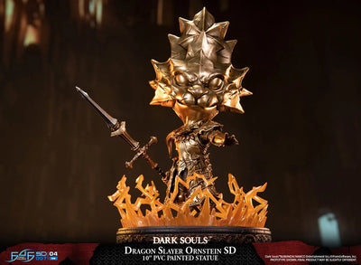 Dragon Slayer Ornstein SD – Dark Horse Comics – ActionFigure Brasil — com base expositora