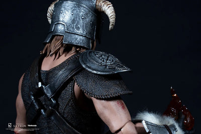 Dragonborn (Deluxe Version) (Deluxe Version) – PureArts – ActionFigure Brasil — com base expositora