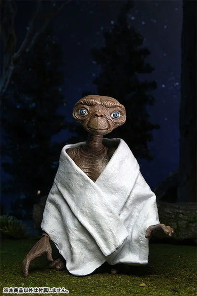 E.T. / E.T. 40th Anniversary Ultimate Action Figureㅤ – NECA – ActionFigureBrasil — ângulo diferente