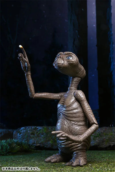 E.T. / E.T. 40th Anniversary Ultimate Action Figureㅤ – NECA – ActionFigureBrasil — ambientada