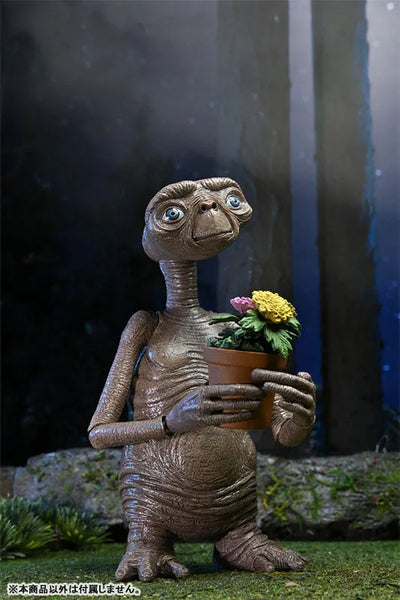 E.T. / E.T. 40th Anniversary Ultimate Action Figureㅤ – NECA – ActionFigureBrasil — com base expositora