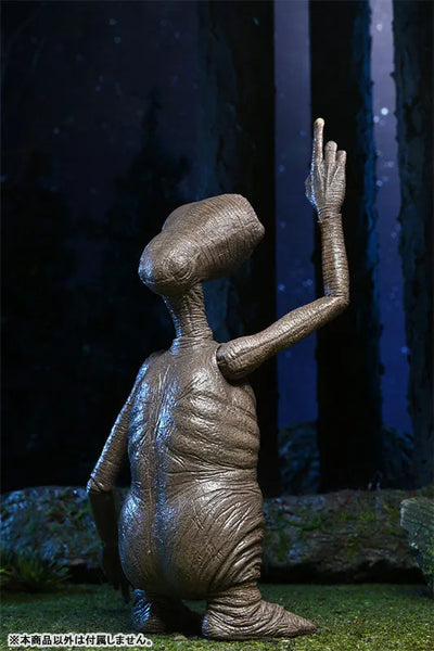E.T. / E.T. 40th Anniversary Ultimate Action Figureㅤ – NECA – ActionFigureBrasil — ângulo diferente