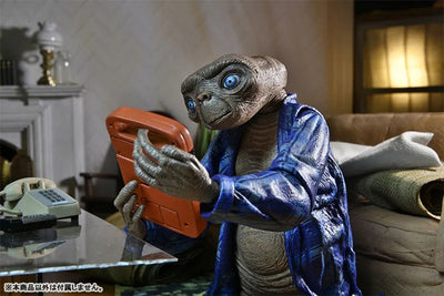 E.T. / E.T. 40th Anniversary Ultimate Action Figure Telepathy verㅤ – NECA – ActionFigureBrasil — ângulo diferente