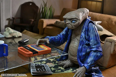 E.T. / E.T. 40th Anniversary Ultimate Action Figure Telepathy verㅤ – NECA – ActionFigureBrasil — close