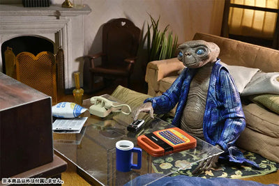 E.T. / E.T. 40th Anniversary Ultimate Action Figure Telepathy verㅤ – NECA – ActionFigureBrasil — ambientada