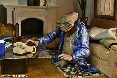 E.T. / E.T. 40th Anniversary Ultimate Action Figure Telepathy verㅤ – NECA – ActionFigureBrasil — iluminação de estúdio