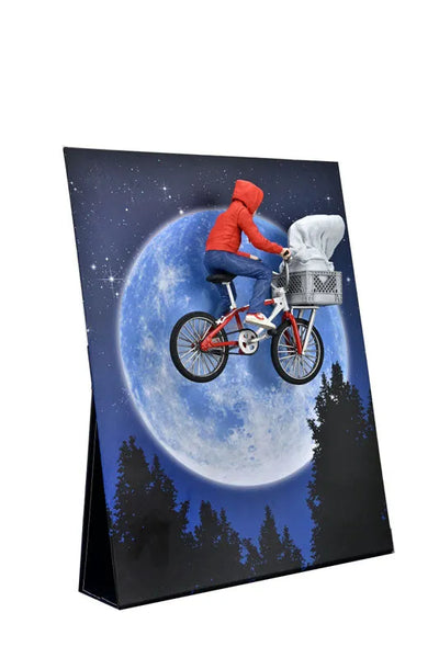 E.T. / E.T. & Elliott 40th Anniversary Display Figureㅤ – NECA – ActionFigureBrasil — ângulo diferente