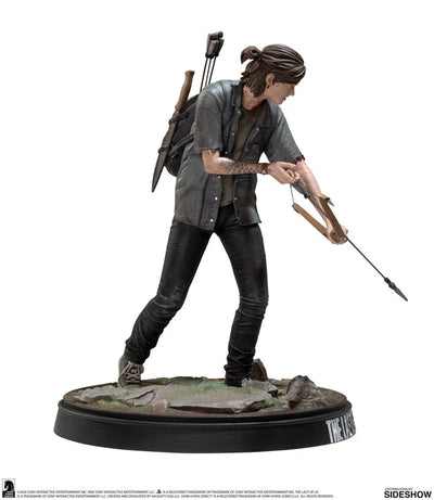 Ellie with Bow – Dark Horse Comics – ActionFigure Brasil — com base expositora