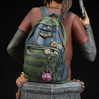 Ellie with Handgun – Dark Horse Comics – ActionFigure Brasil — embalagem
