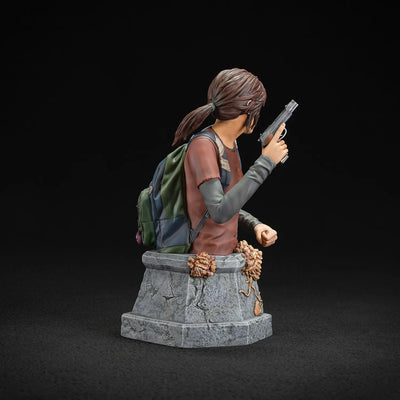 Ellie with Handgun – Dark Horse Comics – ActionFigure Brasil — ambientada