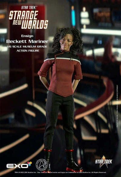 Ensign Beckett Mariner – EXO-6 – ActionFigure Brasil — com base expositora