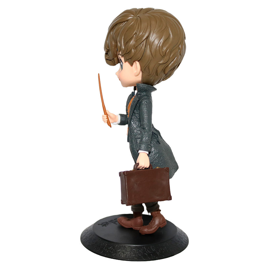 ESTÁTUA BANPRESTO Q POSKET FANTASTIC BEASTS - NEWT SCAMANDER 2 (VERSÃO A)