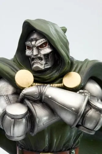 Fantastic Four - Dr. Doom - Fine Art Statue - 1/6 (Kotobukiya)ㅤ – Kotobukiya – ActionFigureBrasil — ângulo diferente