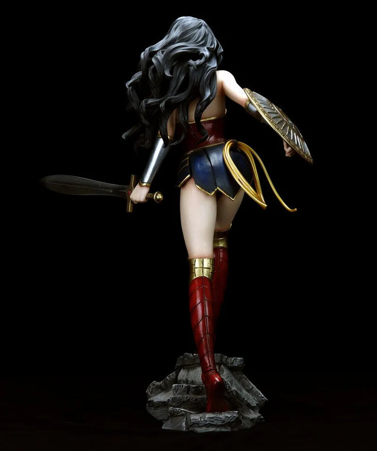 Fantasy Figure Gallery - DC Comics Collection: Wonder Woman New Earth 1/6 PVCㅤ – Yamato USA – ActionFigureBrasil