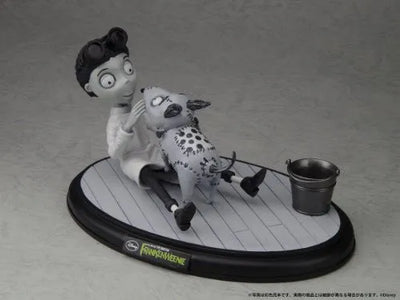 Frankenweenie - Sparky - Victor Frankenstein (Yamato)ㅤ – Yamato – ActionFigureBrasil — ângulo diferente