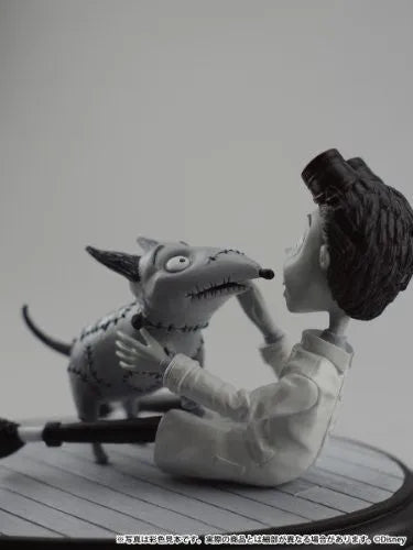Frankenweenie - Sparky - Victor Frankenstein (Yamato)ㅤ – Yamato – ActionFigureBrasil