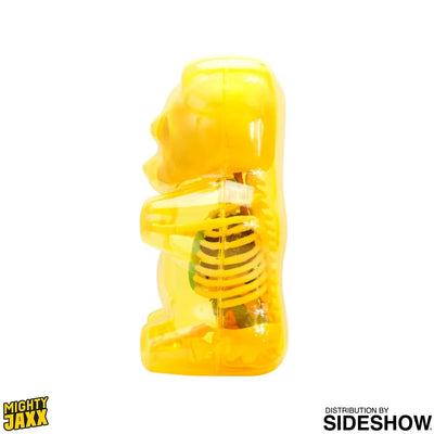 Funny Anatomy Gummi Bear (Clear Yellow) – Mighty Jaxx – ActionFigure Brasil — com base expositora