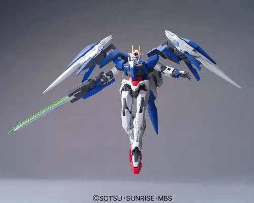 Gekijouban Kidou Senshi Gundam 00: A Wakening of the Trailblazer - GN-0000RE + GNR-010 00 Raiser GN Condenser Type - HG00 #70 - 1/144 (Bandai)ㅤ – Bandai – ActionFigureBrasil