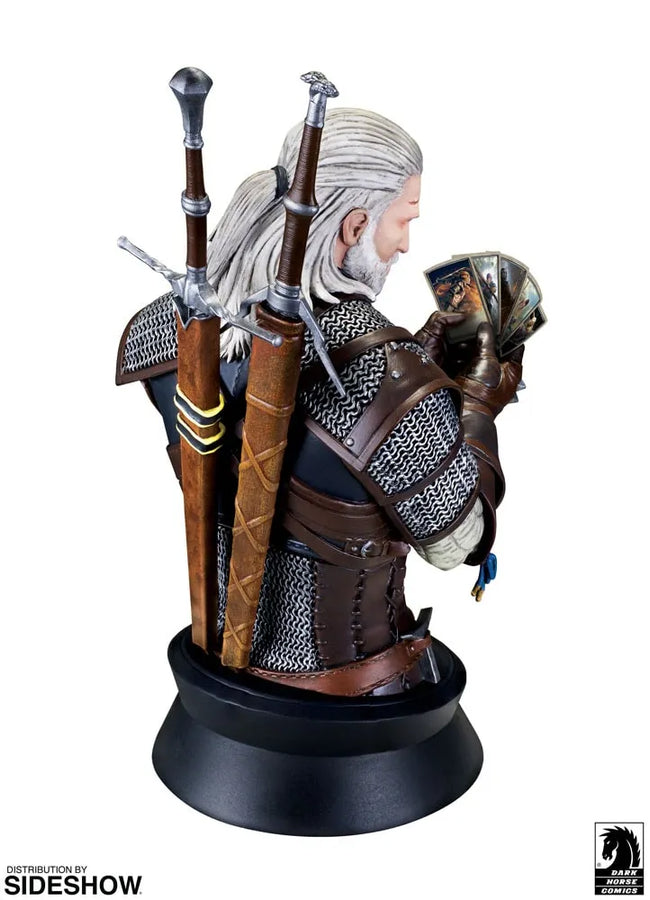 Geralt Playing Gwent - LIMITED EDITION – Dark Horse Comics – ActionFigure Brasil