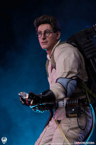 Ghostbusters: Egon - LIMITED EDITION: 350 – PCS – ActionFigure Brasil — com base expositora