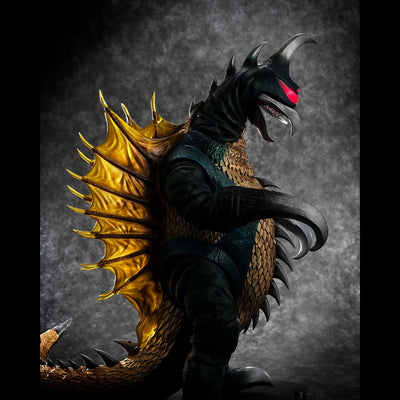 Gigan (1972) – MegaHouse – ActionFigure Brasil — com base expositora