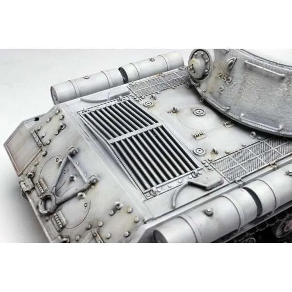 Girls und Panzer - IS-2 - 1/35 - Pravda High School (Platz)ㅤ – Platz Hobby – ActionFigureBrasil
