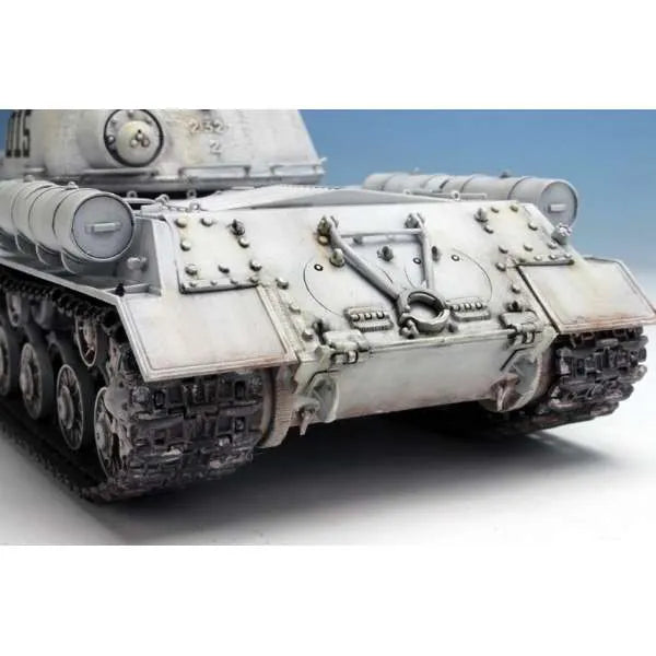 Girls und Panzer - IS-2 - 1/35 - Pravda High School (Platz)ㅤ – Platz Hobby – ActionFigureBrasil