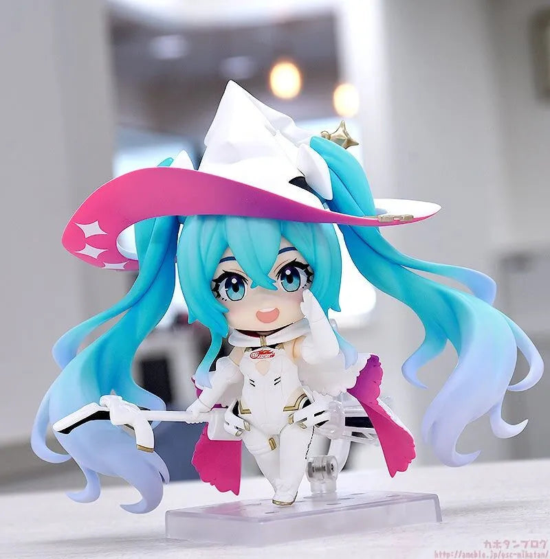 GOOD SMILE Racing - Hatsune Miku - Nendoroid #2477 - Racing 2024 Ver. (GOOD SMILE Racing)ㅤ – Good Smile Racing – ActionFigureBrasil