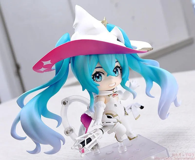 GOOD SMILE Racing - Hatsune Miku - Nendoroid #2477 - Racing 2024 Ver. (GOOD SMILE Racing)ㅤ – Good Smile Racing – ActionFigureBrasil