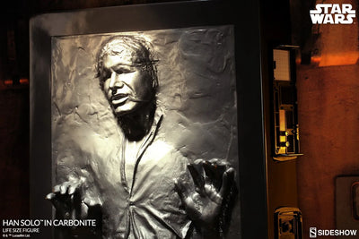 Han Solo in Carbonite - LIMITED EDITION – Sideshow Collectibles – ActionFigure Brasil — ambientada