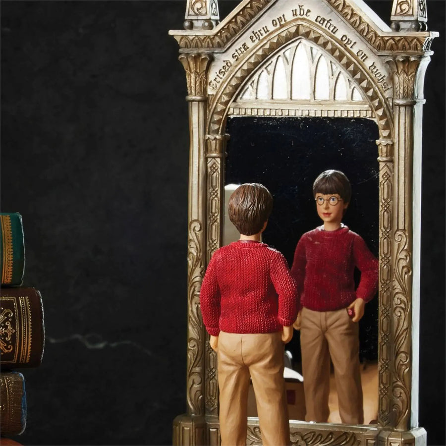 Harry & Mirror of Erised – Enesco, LLC – ActionFigure Brasil