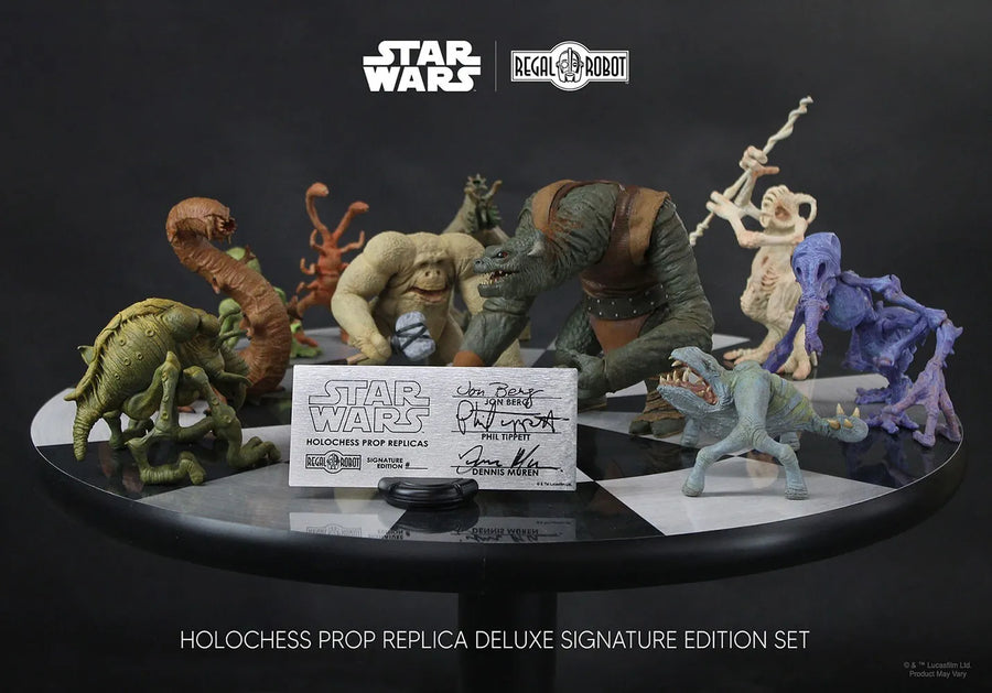 Holochess (Deluxe Signature Edition) - LIMITED EDITION: 77 – Regal Robot – ActionFigure Brasil