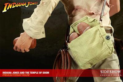 Indiana Jones - 1/4 Scale Premium Figure: Indiana Jones (The Temple Of Doom)ㅤ – Sideshow Collectibles – ActionFigureBrasil — com base expositora