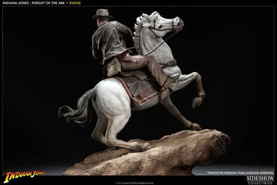 Indiana Jones "Pursuit of the Ark" Statueㅤ – Sideshow Collectibles – ActionFigureBrasil — ângulo diferente