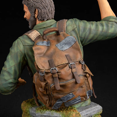 Joel with Hatchet – Dark Horse Comics – ActionFigure Brasil — ângulo diferente