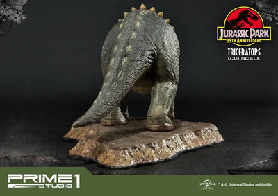 Jurassic Park - Triceratops - Prime Collectible Figures PCFJP-02 - 1/38 (Prime 1 Studio)ㅤ – Prime 1 Studio – ActionFigureBrasil — close