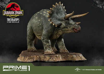 Jurassic Park - Triceratops - Prime Collectible Figures PCFJP-02 - 1/38 (Prime 1 Studio)ㅤ – Prime 1 Studio – ActionFigureBrasil — ambientada
