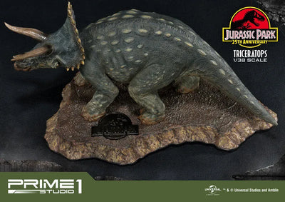Jurassic Park - Triceratops - Prime Collectible Figures PCFJP-02 - 1/38 (Prime 1 Studio)ㅤ – Prime 1 Studio – ActionFigureBrasil — ângulo diferente