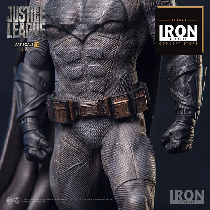 Justice League - Batman Deluxe 1/10 Art Scale Statueㅤ – Iron Studios – ActionFigureBrasil