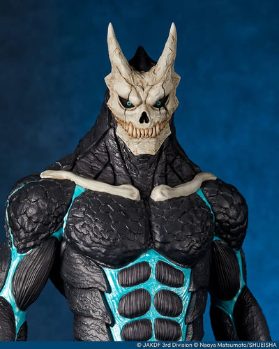 Kaiju No. 8 – Kaiyodo – ActionFigure Brasil — com base expositora