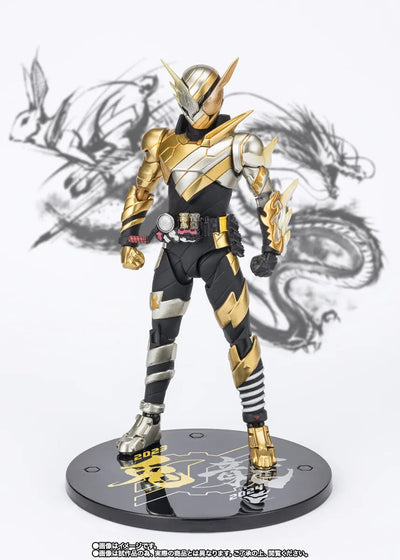 Kamen Rider Build - S.H.Figuarts - Trial Form (RabbitDragon), Rabbit to Dragon New Year Edition (Bandai Spirits) [Shop Exclusive]ㅤ – Bandai Spirits – ActionFigureBrasil — com base expositora