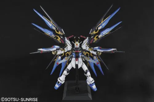 Kidou Senshi Gundam SEED Destiny - ZGMF-X20A Strike Freedom Gundam - PG - 1/60 (Bandai)ㅤ – Bandai – ActionFigureBrasil
