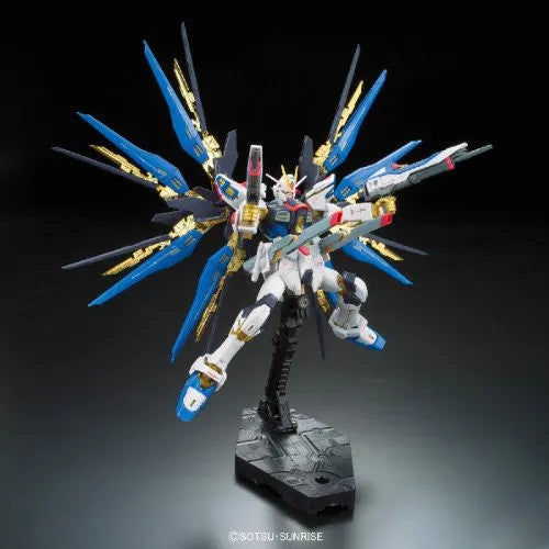 Kidou Senshi Gundam SEED Destiny - ZGMF-X20A Strike Freedom Gundam - RG #14 - 1/144 (Bandai)ㅤ – Bandai – ActionFigureBrasil