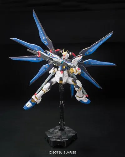 Kidou Senshi Gundam SEED Destiny - ZGMF-X20A Strike Freedom Gundam - RG #14 - 1/144 (Bandai)ㅤ – Bandai – ActionFigureBrasil