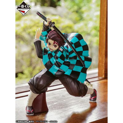 Kimetsu no Yaiba - Kamado Tanjirou - Ichiban Kuji Kimetsu no Yaiba ~Orenu Kokoro to Yaiba de Susume~ - Fukkoku Ver. - A Prize (Bandai Spirits)ㅤ – Bandai Spirits – ActionFigureBrasil — ângulo diferente