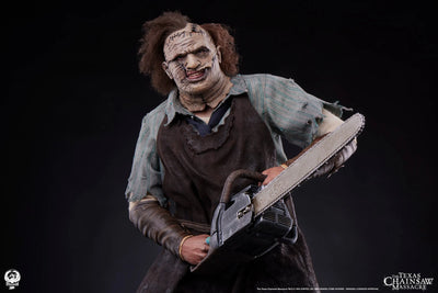 Leatherface - LIMITED EDITION: 400 – PCS – ActionFigure Brasil — ambientada